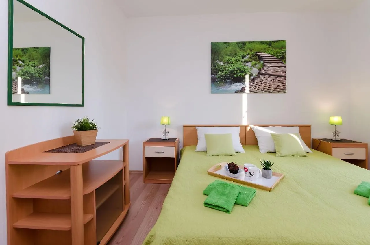 Apartments Ester 푼타나