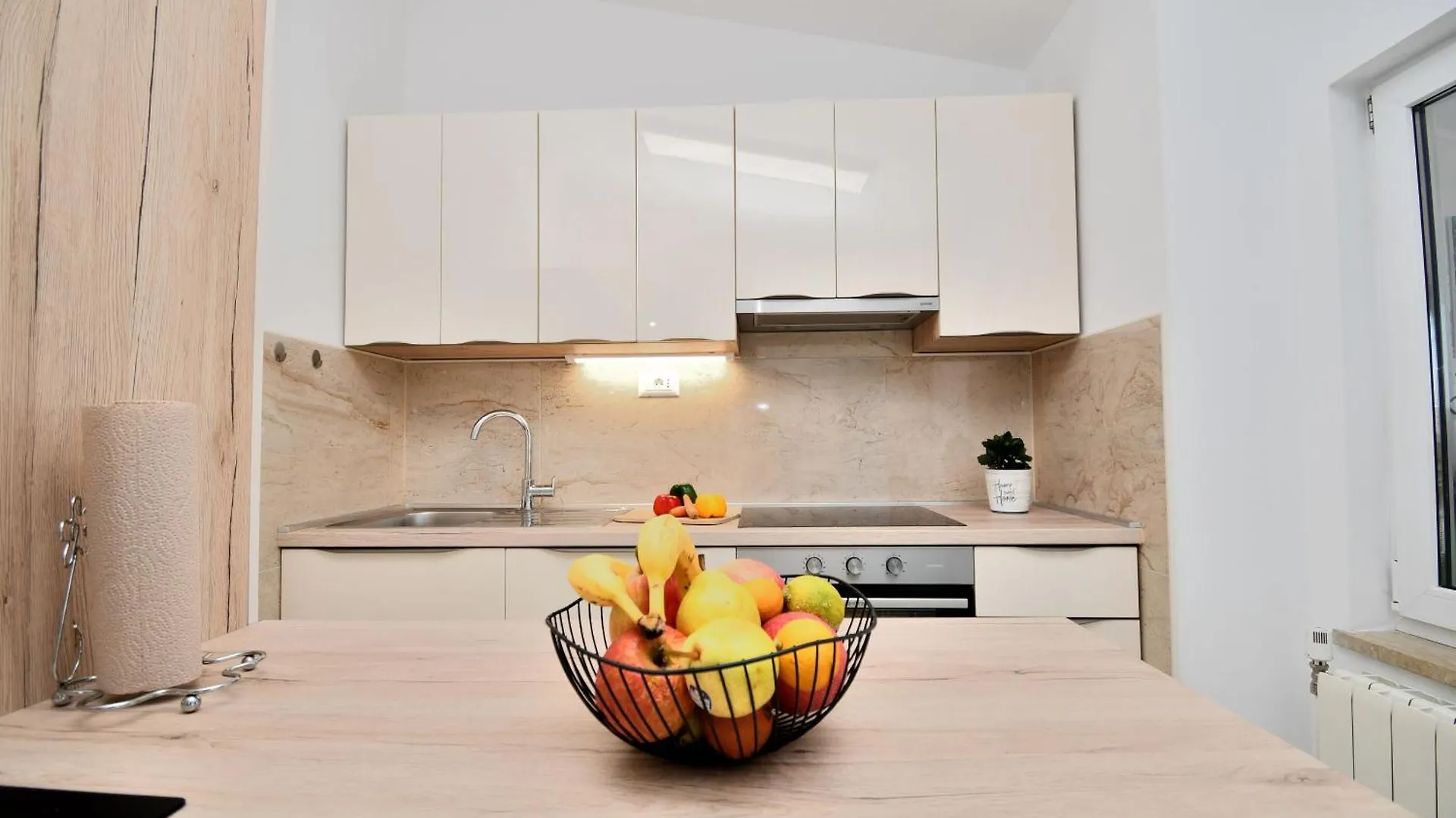 Apartments Ester フンタナ